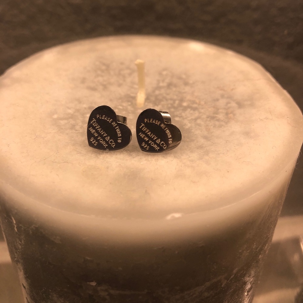 Tiffany & Co. mini heart earrings